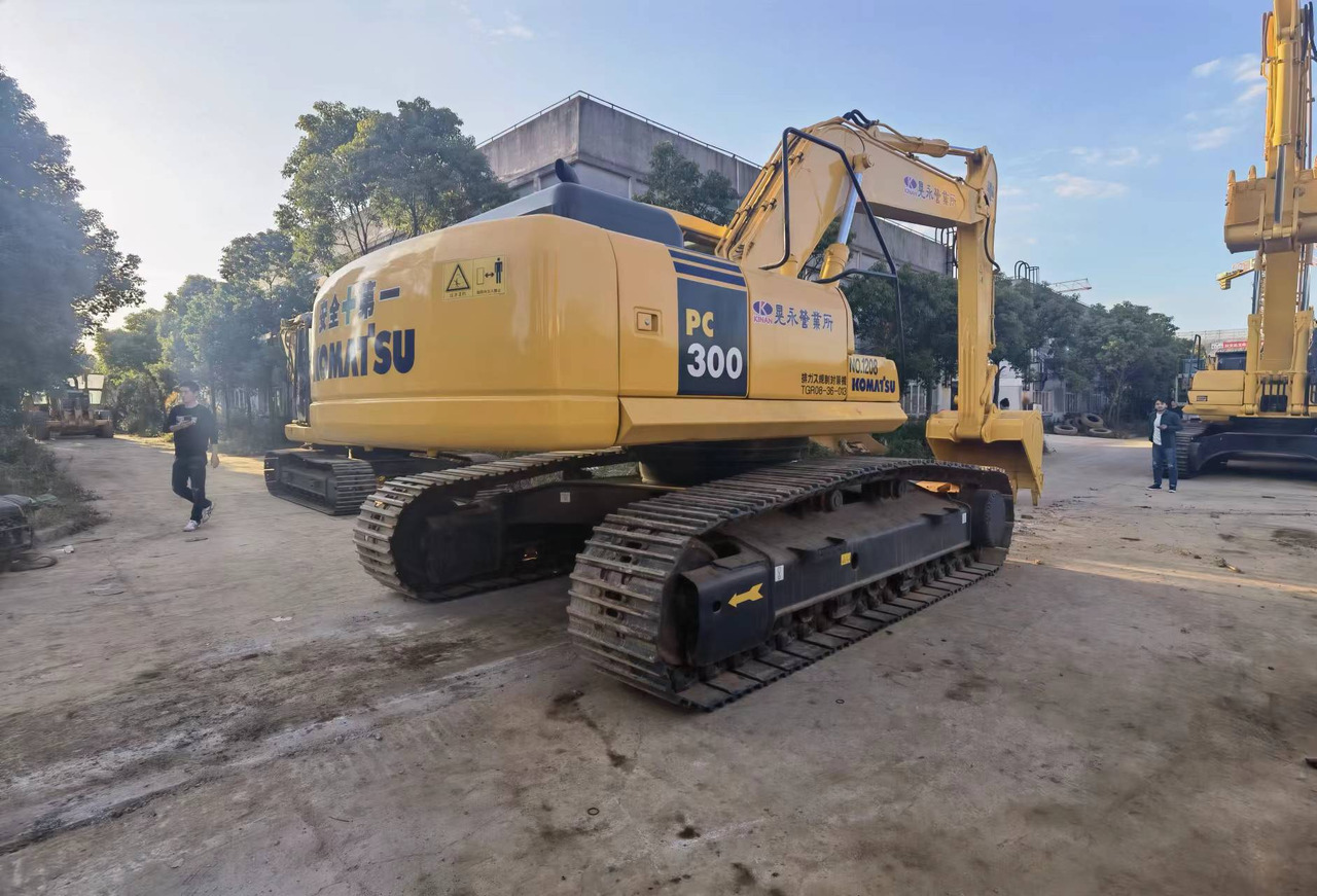 Komatsu PC300-7 Excavator - حفارات زحافة: صور 1 Komatsu PC300-7 Excavator - حفارات زحافة: صور 1