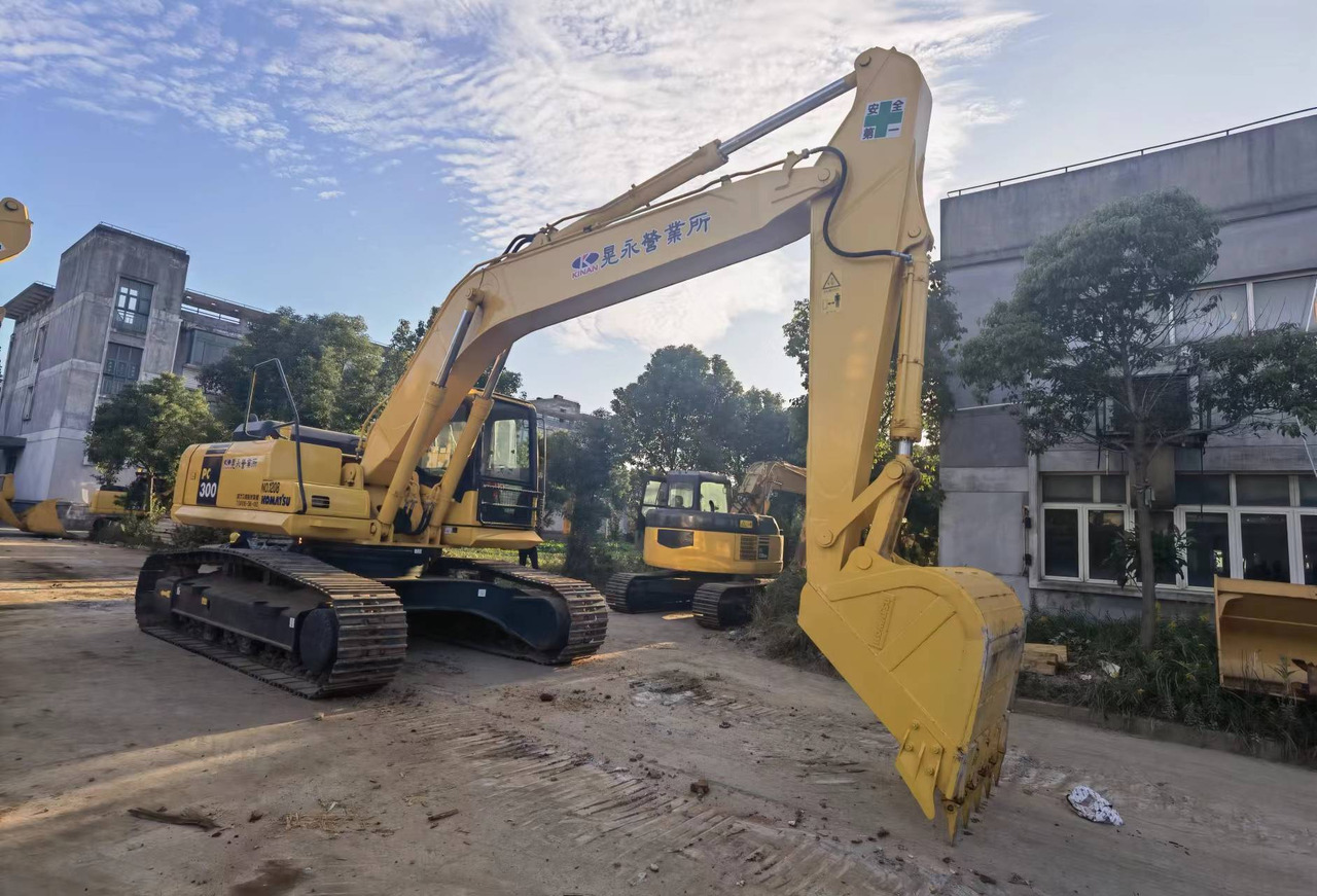 Komatsu PC300-7 Excavator - حفارات زحافة: صور 3 Komatsu PC300-7 Excavator - حفارات زحافة: صور 3