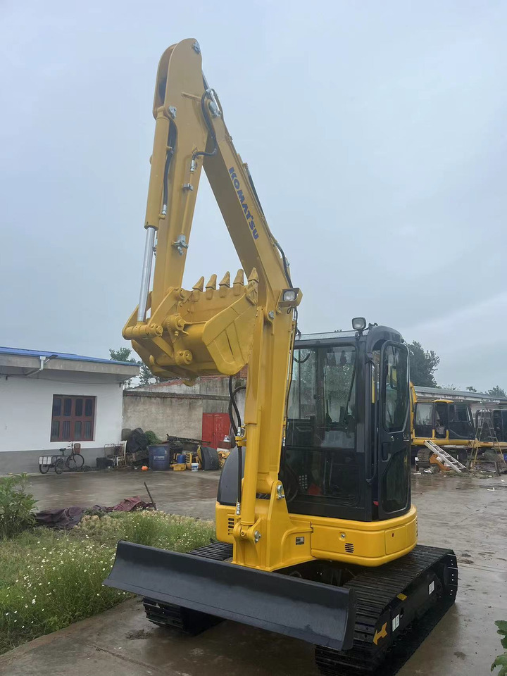 Komatsu PC55MR - حفارة مصغرة: صور 1 Komatsu PC55MR - حفارة مصغرة: صور 1