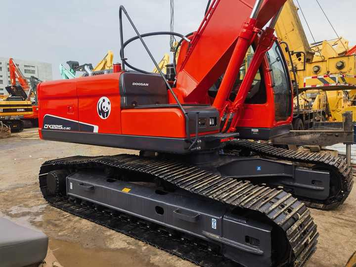 Original Korea made Used Doosan DX225LC DX225 Crawler Used Excavators 25t Working Good Model - حفارات زحافة: صور 5 Original Korea made Used Doosan DX225LC DX225 Crawler Used Excavators 25t Working Good Model - حفارات زحافة: صور 5