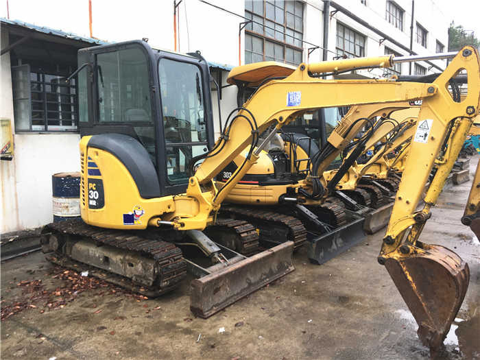 Reasonable price good quality second-hand Komatsu PC30 used Komatsu mini excavator digger for sale - حفارات زحافة: صور 3 Reasonable price good quality second-hand Komatsu PC30 used Komatsu mini excavator digger for sale - حفارات زحافة: صور 3