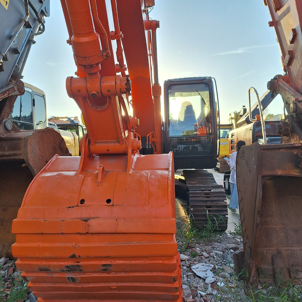 Second hand Hitachi ZX210 excavator - حفارة: صور 5 Second hand Hitachi ZX210 excavator - حفارة: صور 5