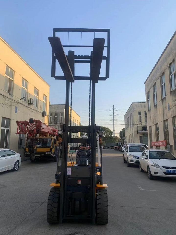 TCM FD30 Forklift - رافعة شوكية ديزل: صور 5 TCM FD30 Forklift - رافعة شوكية ديزل: صور 5
