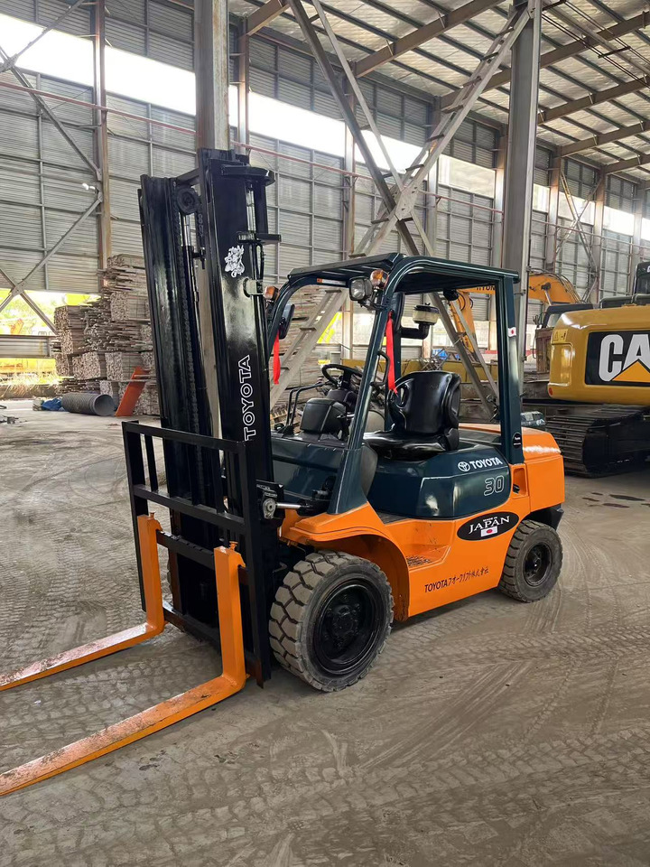 Toyota FD30 Forklift - رافعة شوكية ديزل: صور 1 Toyota FD30 Forklift - رافعة شوكية ديزل: صور 1