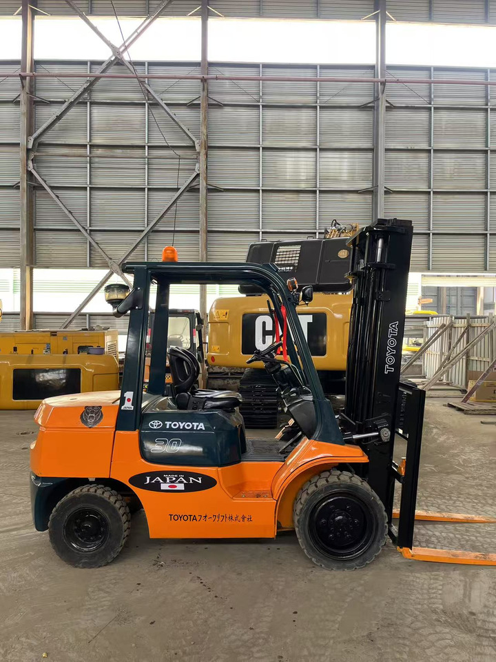 Toyota FD30 Forklift - رافعة شوكية ديزل: صور 3 Toyota FD30 Forklift - رافعة شوكية ديزل: صور 3