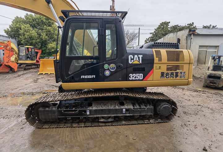 Used Caterpillar 325D crawler hydraulic excavator in good condition with strong power FOR SALE - حفارات زحافة: صور 4 Used Caterpillar 325D crawler hydraulic excavator in good condition with strong power FOR SALE - حفارات زحافة: صور 4