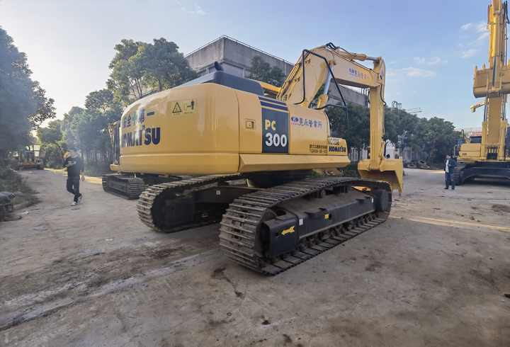 Used Original Japan Second Hand Komatsu PC300-7 Digger 30 ton Excavator Machine for sale - حفارات زحافة: صور 5 Used Original Japan Second Hand Komatsu PC300-7 Digger 30 ton Excavator Machine for sale - حفارات زحافة: صور 5