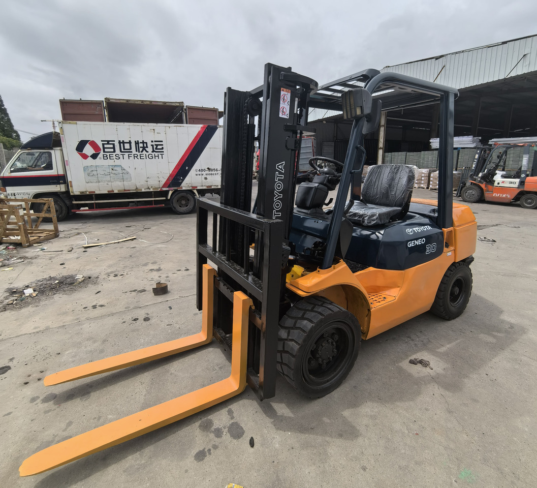 Used Toyota FD30 forklift - رافعة شوكية ديزل: صور 2 Used Toyota FD30 forklift - رافعة شوكية ديزل: صور 2