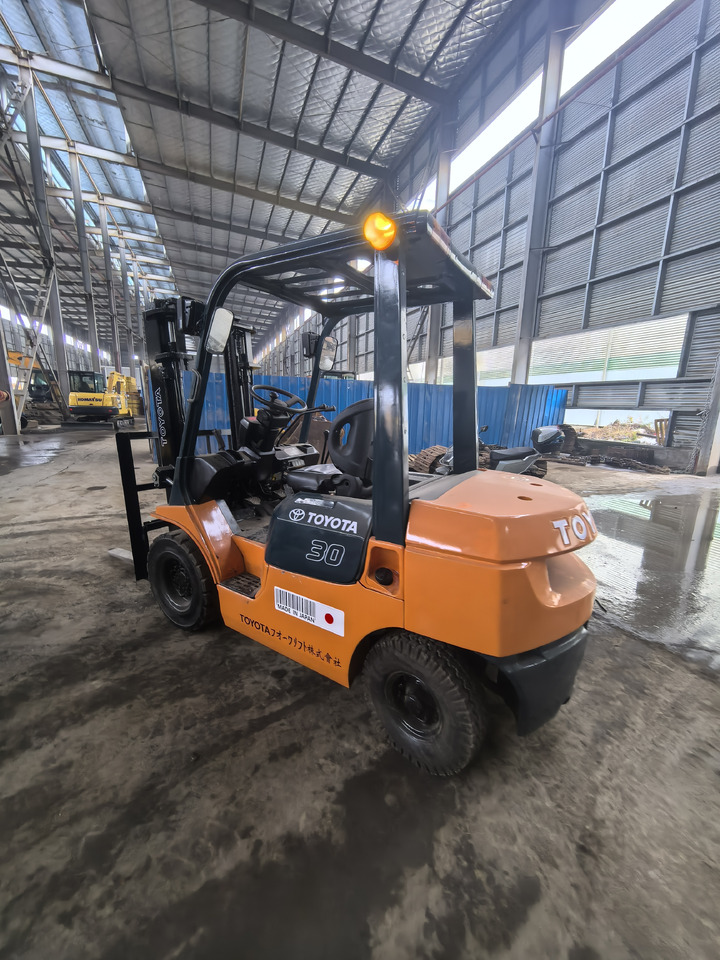 Used Toyota FD30 forklift - رافعة شوكية ديزل: صور 4 Used Toyota FD30 forklift - رافعة شوكية ديزل: صور 4