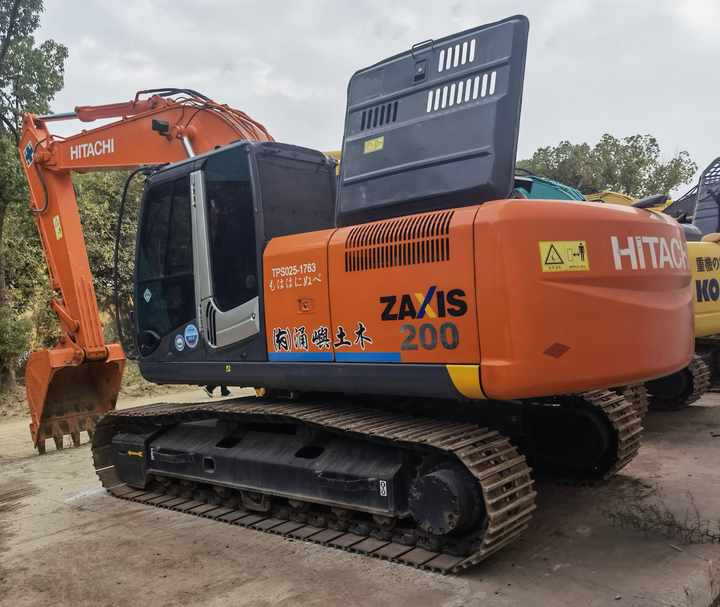 Used excavator Hitachi 20 ton original Japan Hitachi ZX200-3 ZX200-5G EX200-5 ZX240 Excavator FOR SALE - حفارة: صور 2 Used excavator Hitachi 20 ton original Japan Hitachi ZX200-3 ZX200-5G EX200-5 ZX240 Excavator FOR SALE - حفارة: صور 2