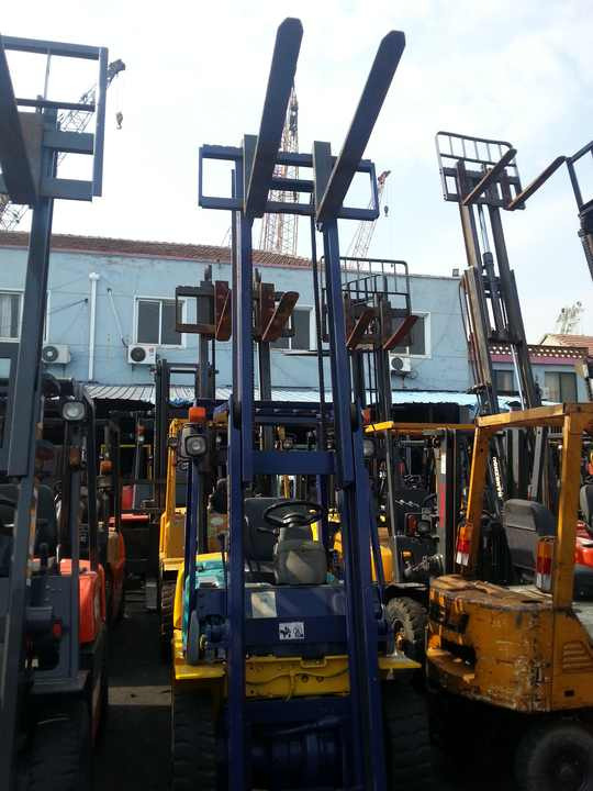 Warehouse handling using TCM30 forklift 3 tons TCM FD30 used forklift FD30 used forklifts sale shanghai china - رافعة شوكية ديزل: صور 5 Warehouse handling using TCM30 forklift 3 tons TCM FD30 used forklift FD30 used forklifts sale shanghai china - رافعة شوكية ديزل: صور 5