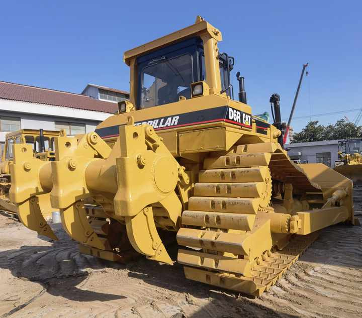 Second hand original japanese CAT D6R crawler bulldozer with high quality used Caterpillar D6R dozer for sale - بلدوزر: صور 2 Second hand original japanese CAT D6R crawler bulldozer with high quality used Caterpillar D6R dozer for sale - بلدوزر: صور 2