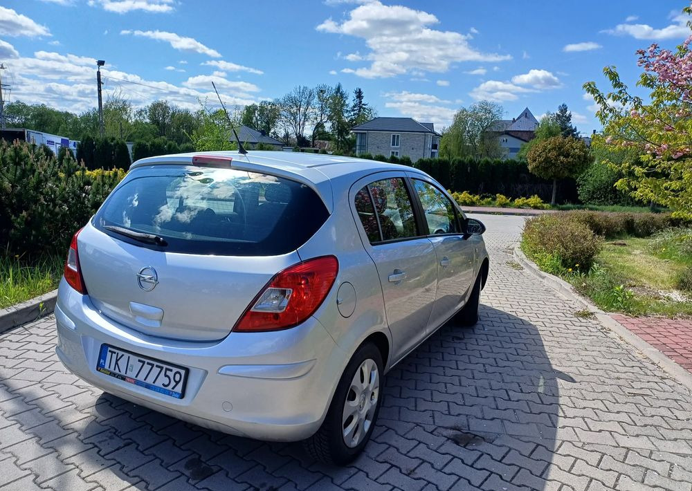 Opel Corsa 1.2 16V Graphite - سيارة: صور 5 Opel Corsa 1.2 16V Graphite - سيارة: صور 5