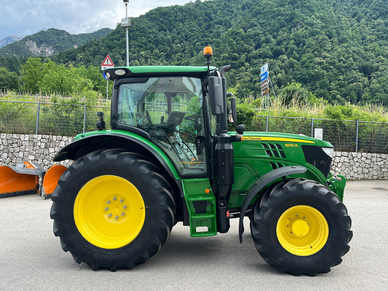 JOHN DEERE 6130 - جرار: صور 5 JOHN DEERE 6130 - جرار: صور 5