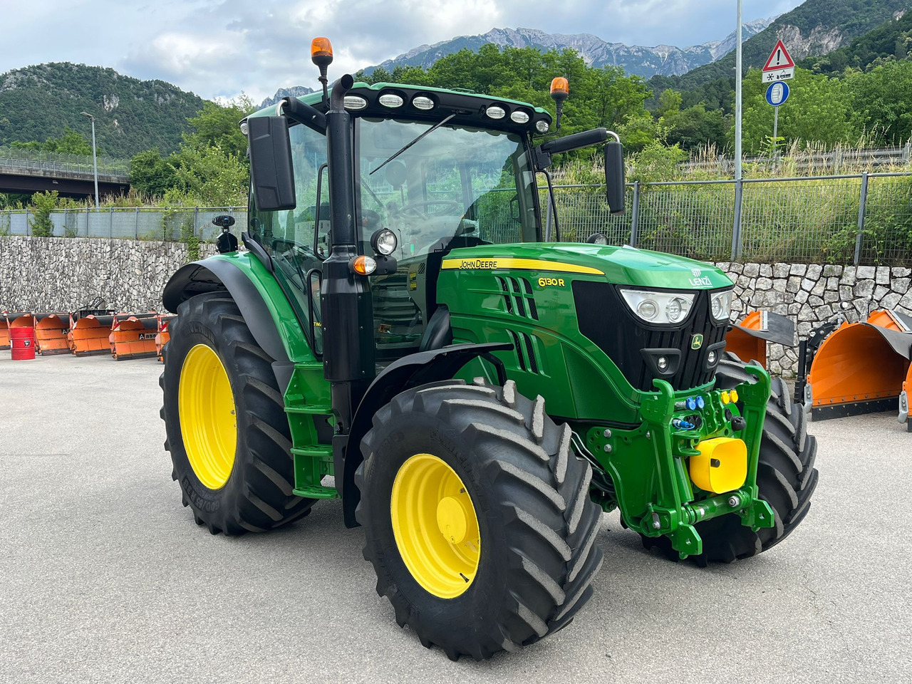 JOHN DEERE 6130 - جرار: صور 4 JOHN DEERE 6130 - جرار: صور 4