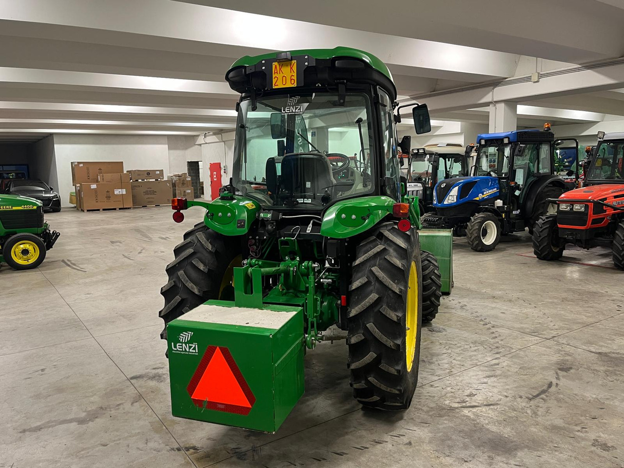 TRATTORE JOHN DEERE 4066 R ( IDROSTATICO ) - جرار: صور 5 TRATTORE JOHN DEERE 4066 R ( IDROSTATICO ) - جرار: صور 5