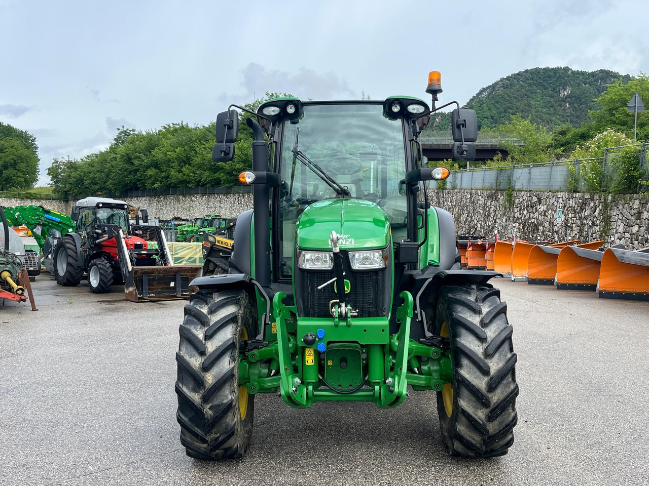 TRATTORE JOHN DEERE 5115R - جرار: صور 3 TRATTORE JOHN DEERE 5115R - جرار: صور 3