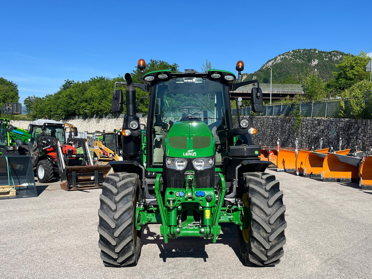 TRATTORE JOHN DEERE 6100M - جرار: صور 3 TRATTORE JOHN DEERE 6100M - جرار: صور 3