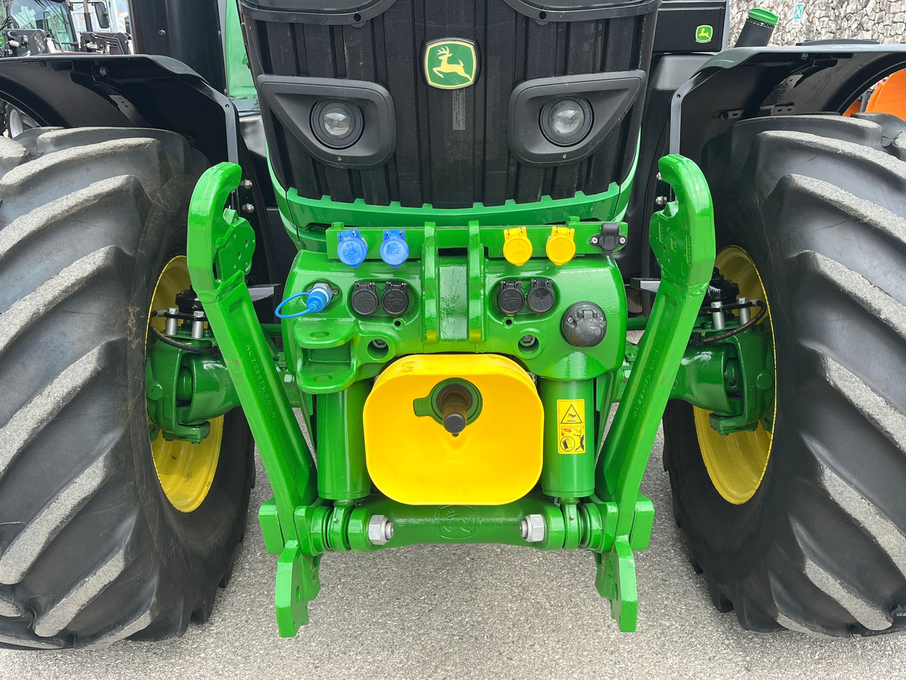 TRATTORE JOHN DEERE 6130R - جرار: صور 3 TRATTORE JOHN DEERE 6130R - جرار: صور 3