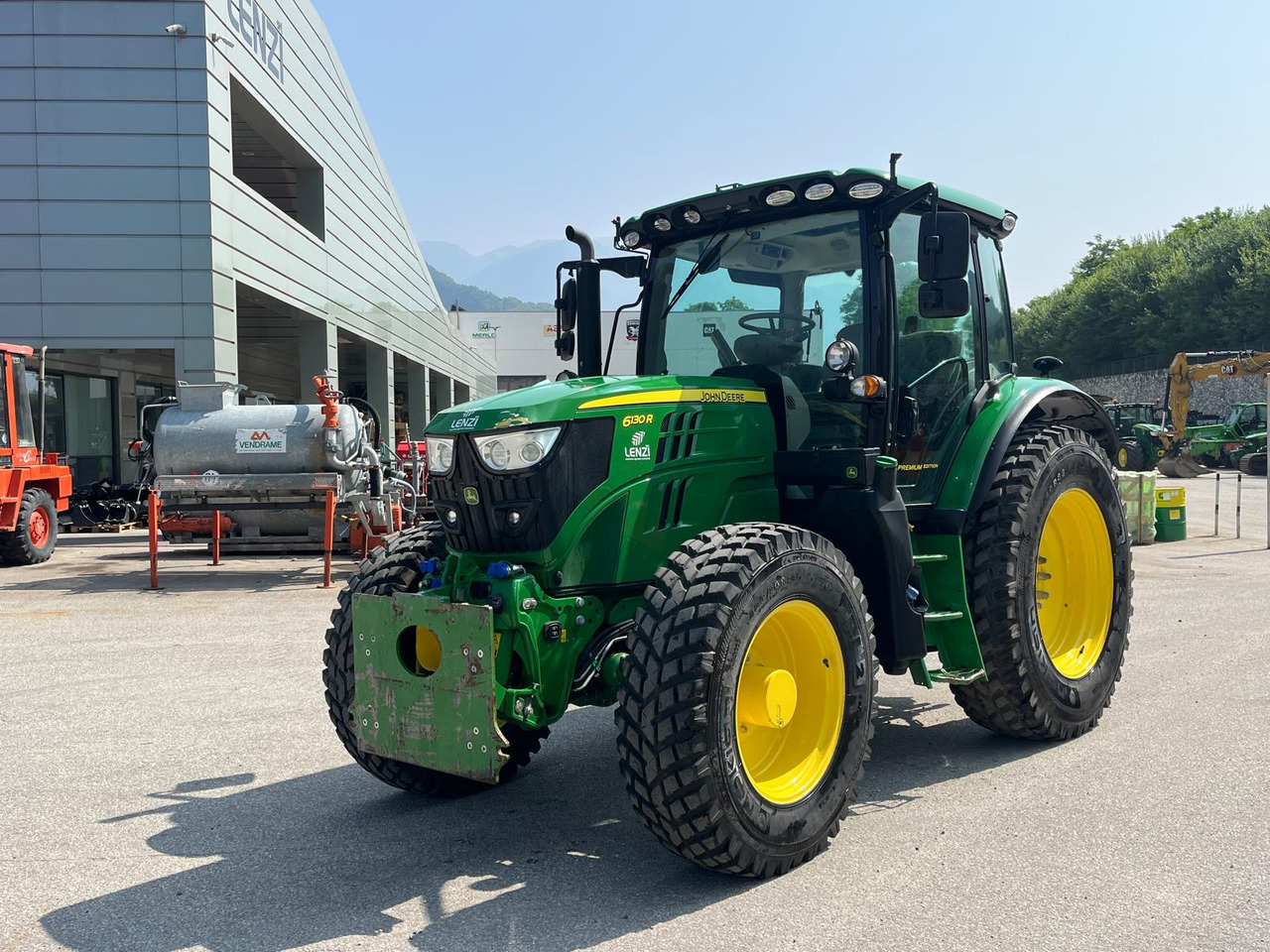 TRATTORE JOHN DEERE 6130R - جرار: صور 2 TRATTORE JOHN DEERE 6130R - جرار: صور 2