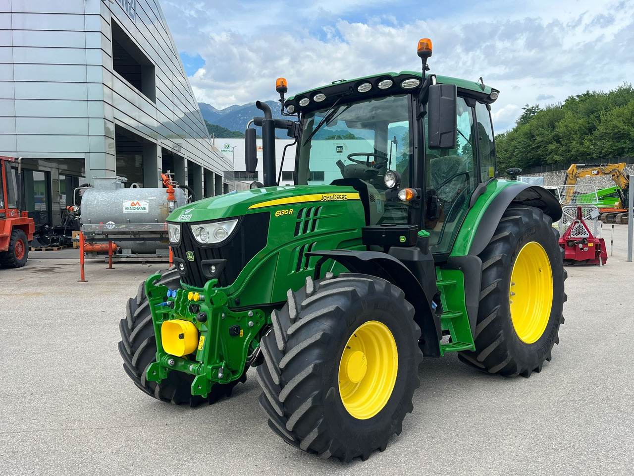 TRATTORE JOHN DEERE 6130R - جرار: صور 2 TRATTORE JOHN DEERE 6130R - جرار: صور 2
