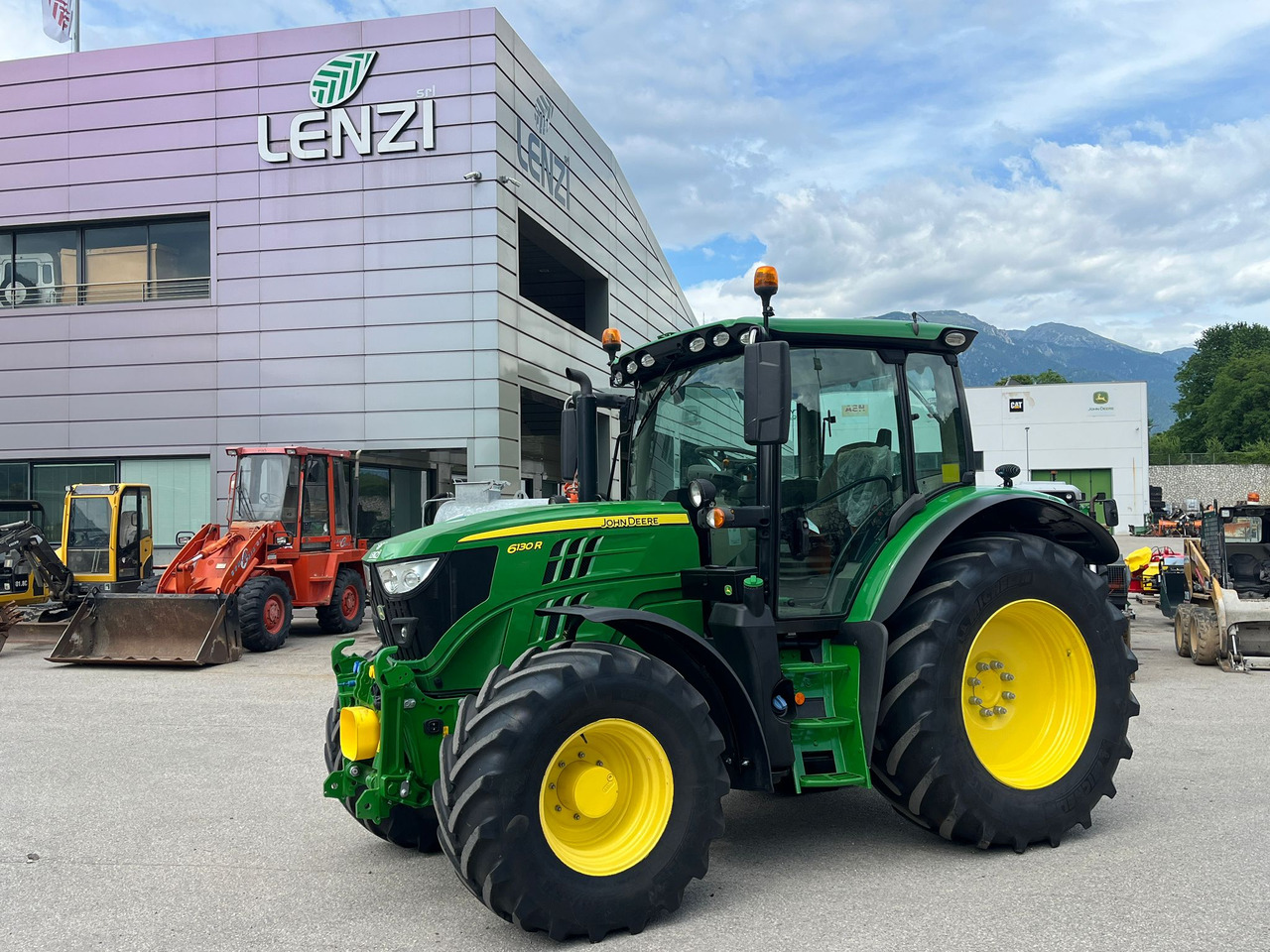 TRATTORE JOHN DEERE 6130R - جرار: صور 1 TRATTORE JOHN DEERE 6130R - جرار: صور 1