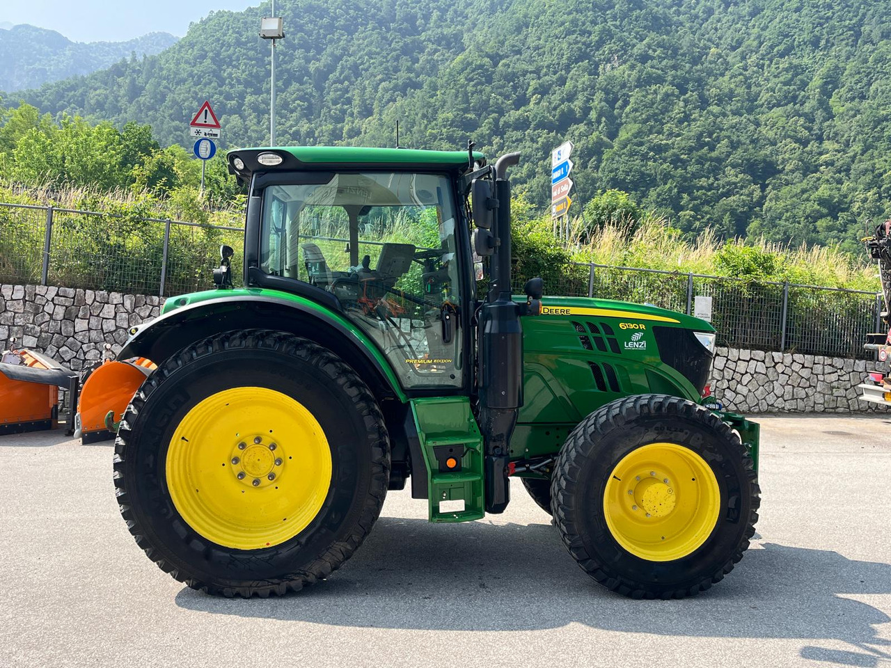 TRATTORE JOHN DEERE 6130R - جرار: صور 5 TRATTORE JOHN DEERE 6130R - جرار: صور 5