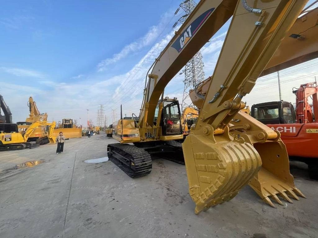 CAT 320 B - حفارات زحافة: صور 4 CAT 320 B - حفارات زحافة: صور 4