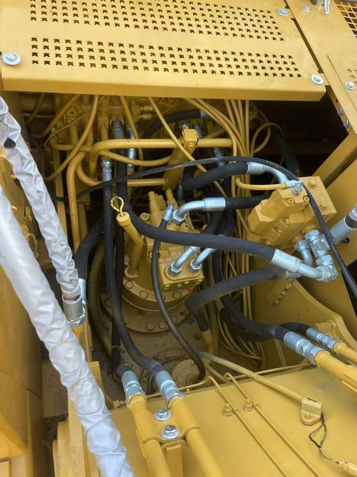 CAT 320 B - حفارات زحافة: صور 2 CAT 320 B - حفارات زحافة: صور 2