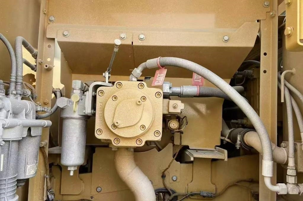 CAT 323 - حفارات زحافة: صور 3 CAT 323 - حفارات زحافة: صور 3