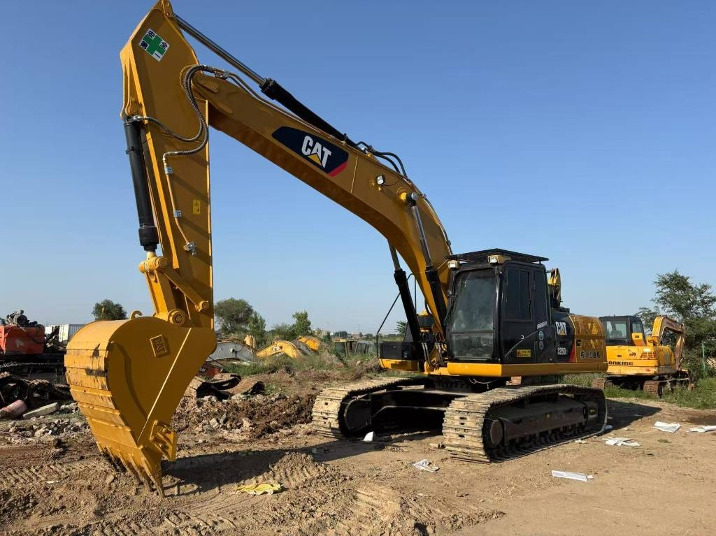 CAT 325  - حفارات زحافة: صور 1 CAT 325  - حفارات زحافة: صور 1