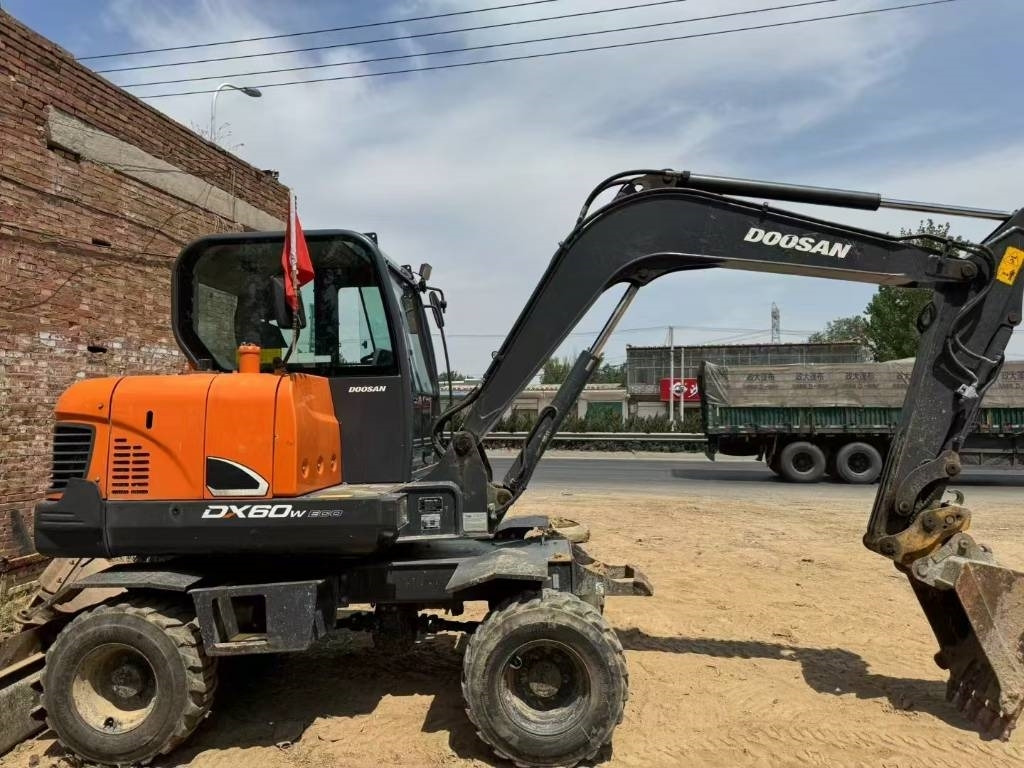 Doosan DX 60 - حفارة مصغرة: صور 1 Doosan DX 60 - حفارة مصغرة: صور 1