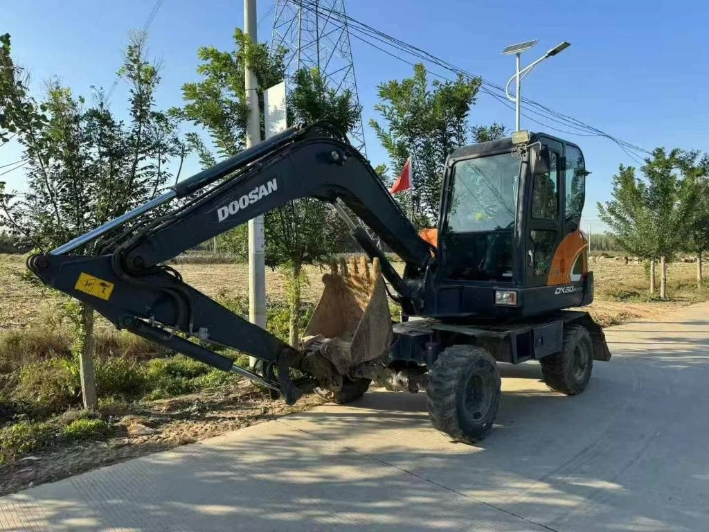 Doosan DX 60 - حفارات زحافة: صور 4 Doosan DX 60 - حفارات زحافة: صور 4
