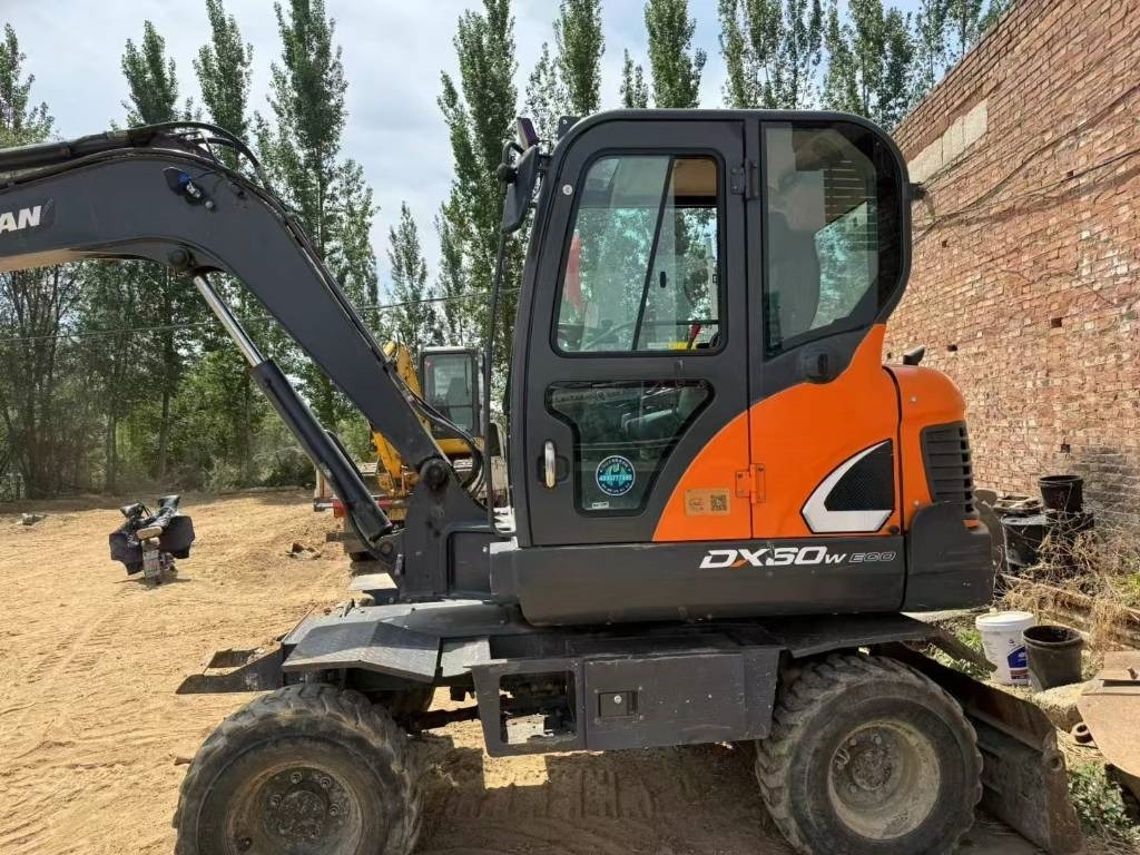 Doosan DX 60 - حفارة مصغرة: صور 5 Doosan DX 60 - حفارة مصغرة: صور 5