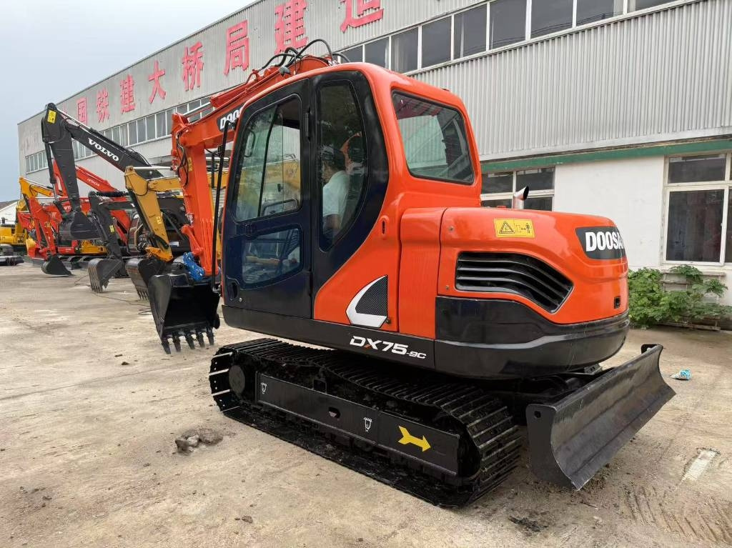 Doosan DX 75 - حفارات زحافة: صور 1 Doosan DX 75 - حفارات زحافة: صور 1