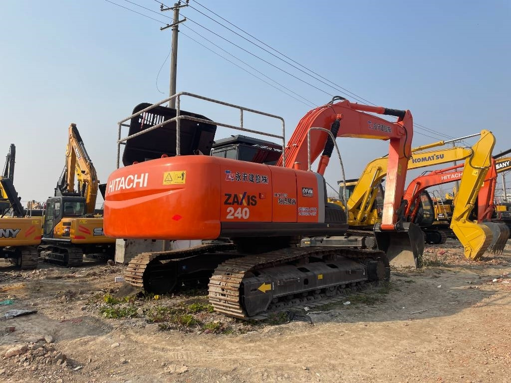 Hitachi ZX 240 - حفارات زحافة: صور 1 Hitachi ZX 240 - حفارات زحافة: صور 1