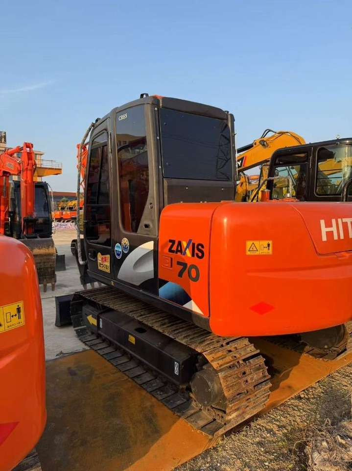 Hitachi Zaxis 70 - حفارات زحافة: صور 1 Hitachi Zaxis 70 - حفارات زحافة: صور 1