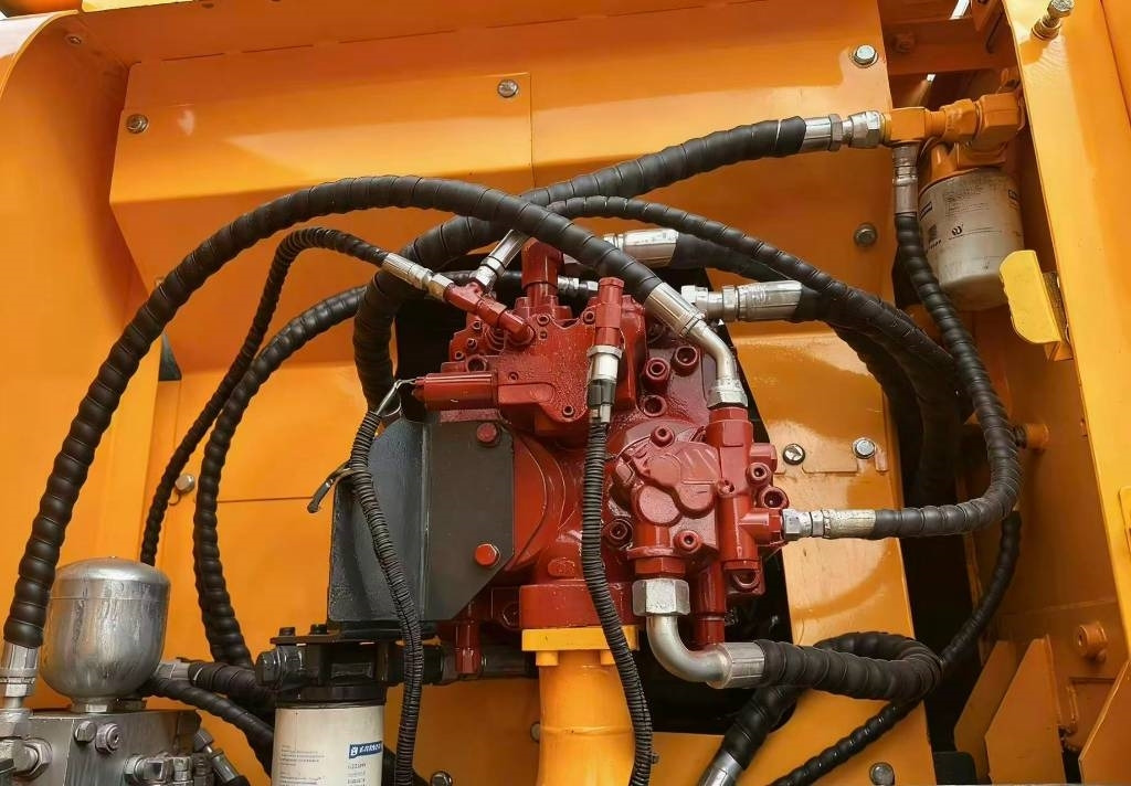 Hyundai 210W -9 - حفارة على عجلات: صور 5 Hyundai 210W -9 - حفارة على عجلات: صور 5