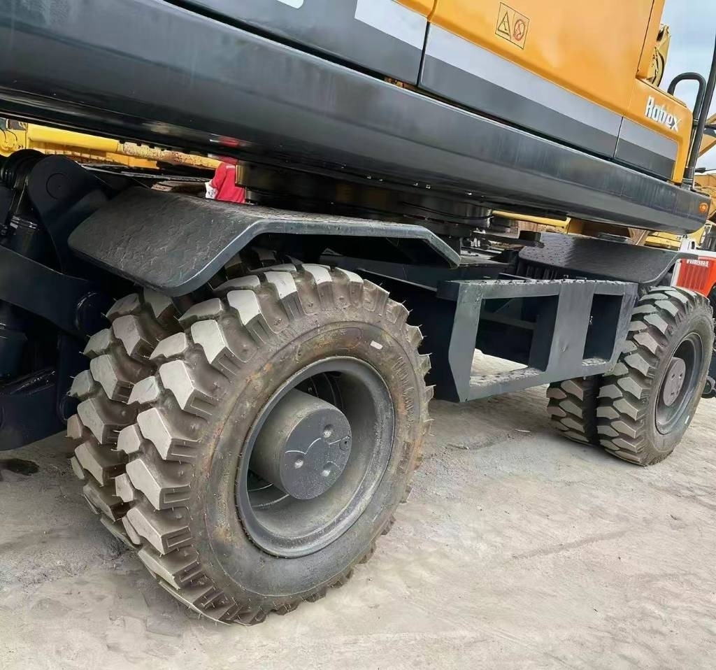 Hyundai 210W -9 - حفارة على عجلات: صور 3 Hyundai 210W -9 - حفارة على عجلات: صور 3