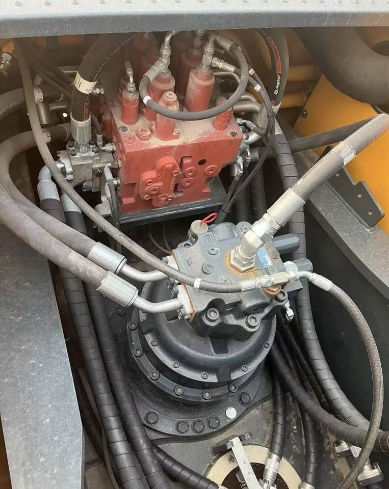 Hyundai 305LC - حفارات زحافة: صور 5 Hyundai 305LC - حفارات زحافة: صور 5