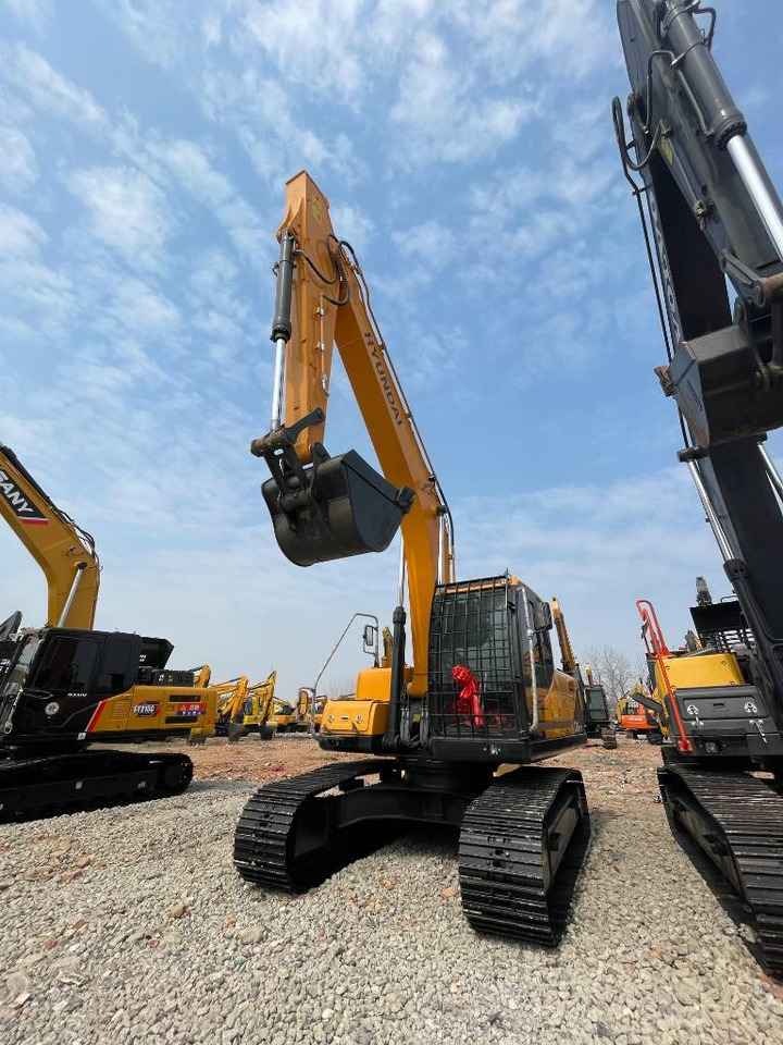 Hyundai R 220-9 S - حفارات زحافة: صور 1 Hyundai R 220-9 S - حفارات زحافة: صور 1