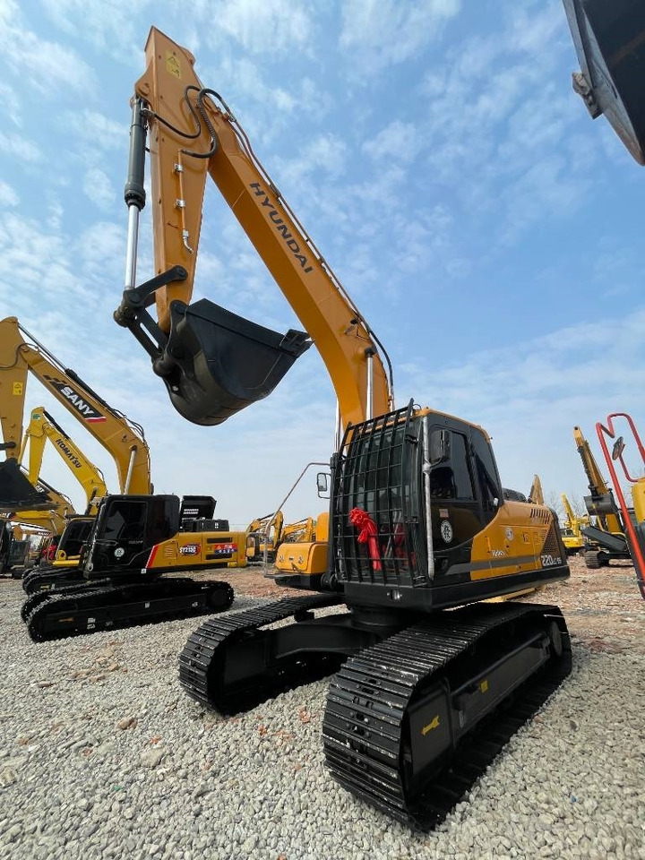 Hyundai R 220-9 S - حفارات زحافة: صور 5 Hyundai R 220-9 S - حفارات زحافة: صور 5