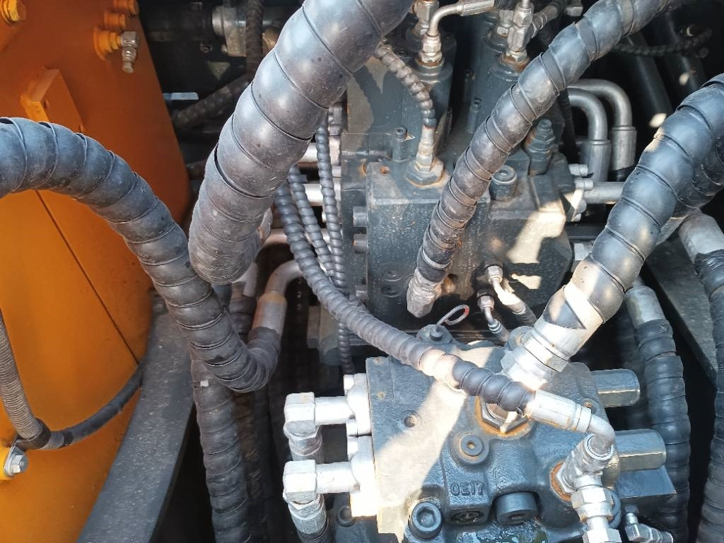 Hyundai R 220-9 S - حفارات زحافة: صور 2 Hyundai R 220-9 S - حفارات زحافة: صور 2