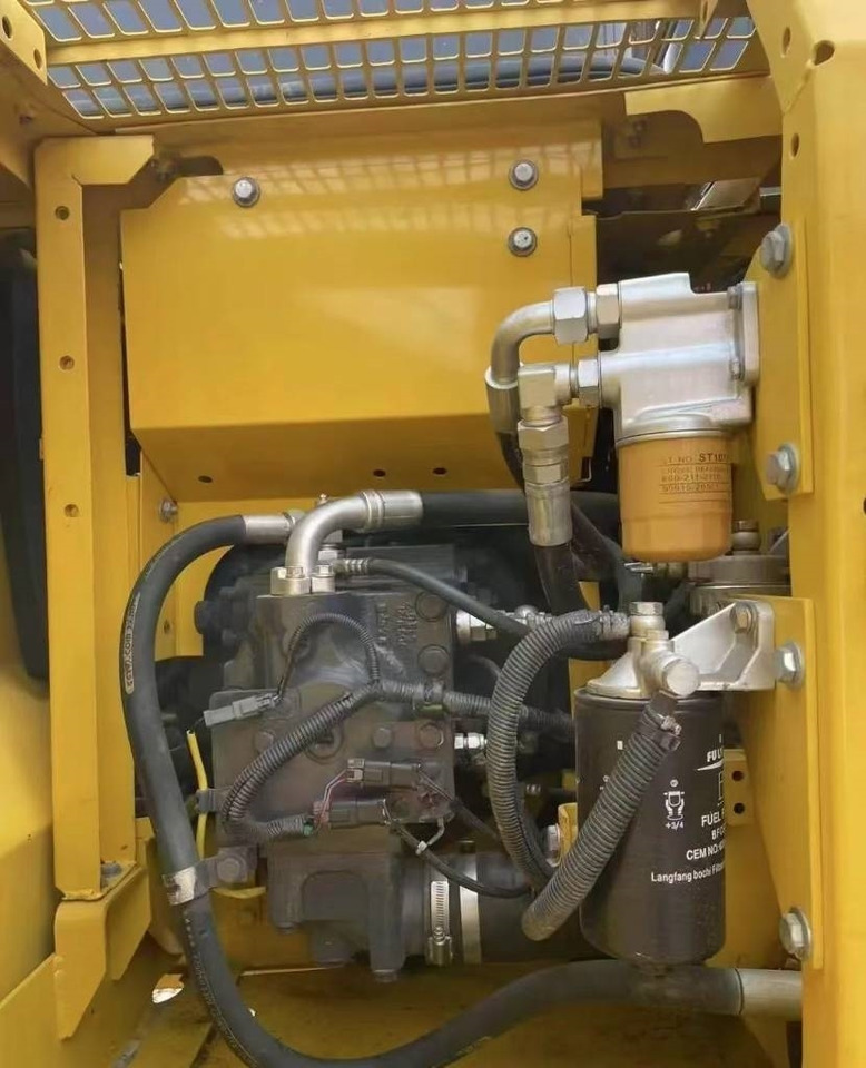 Komatsu PC 130 - حفارات زحافة: صور 2 Komatsu PC 130 - حفارات زحافة: صور 2