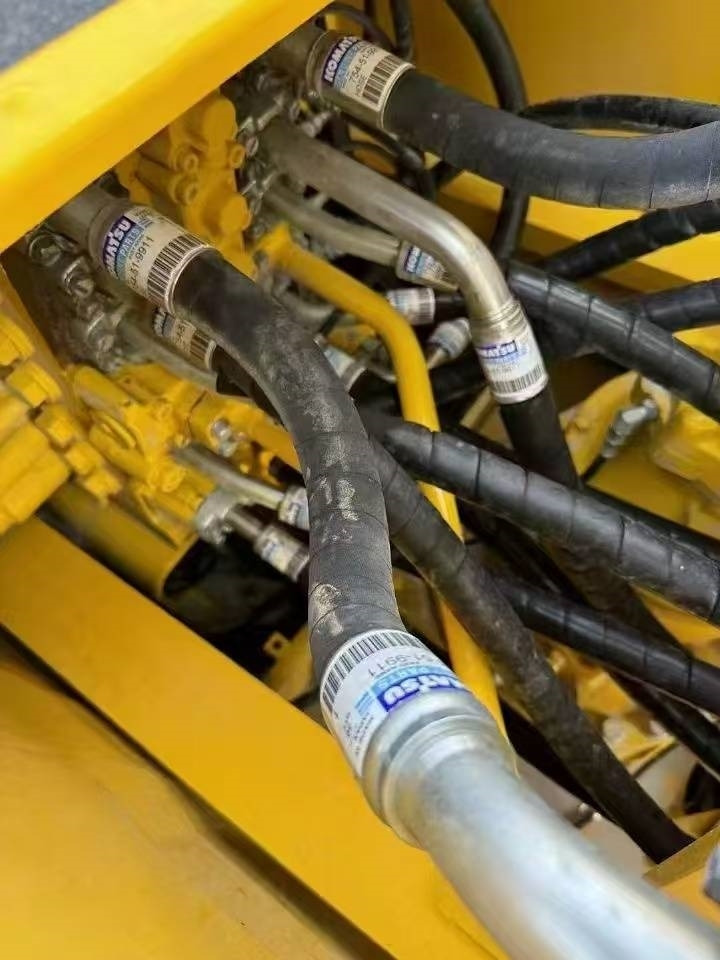 Komatsu PC 220-8  - حفارات زحافة: صور 5 Komatsu PC 220-8  - حفارات زحافة: صور 5