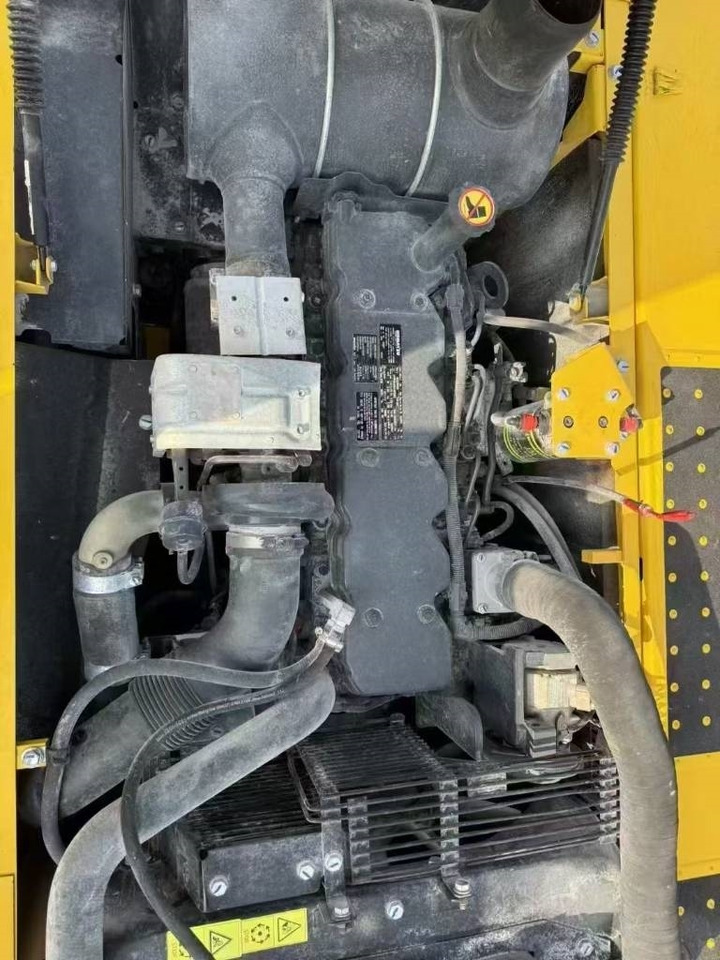 Komatsu PC 220-8  - حفارات زحافة: صور 2 Komatsu PC 220-8  - حفارات زحافة: صور 2