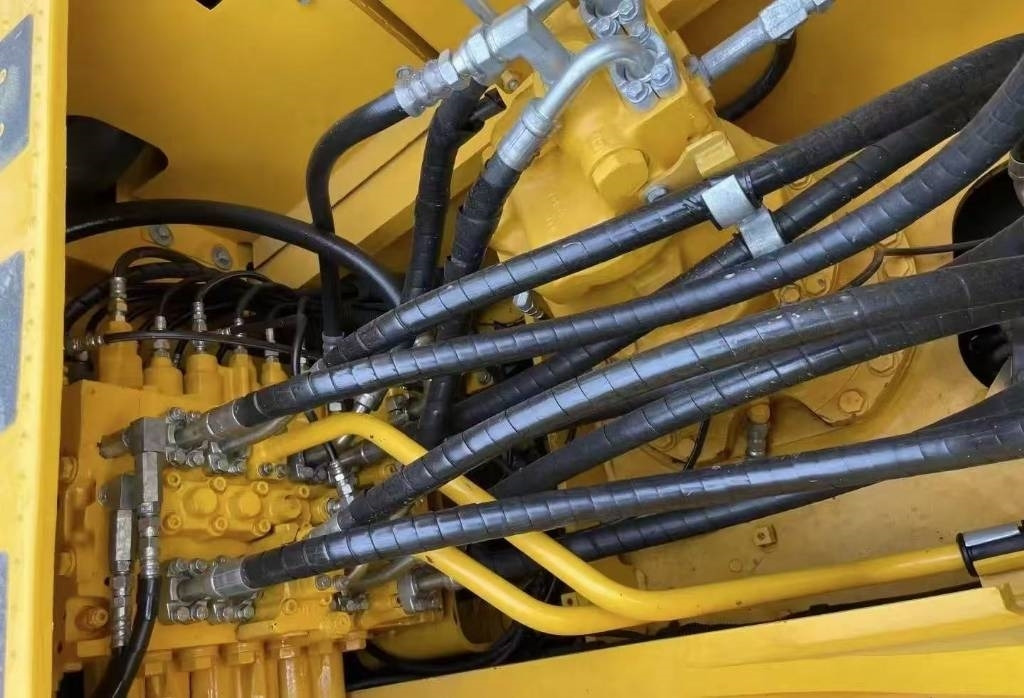 Komatsu PC 240 - حفارات زحافة: صور 3 Komatsu PC 240 - حفارات زحافة: صور 3