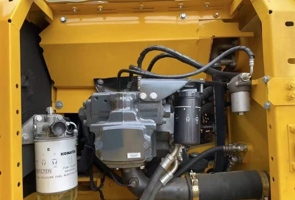 Komatsu PC 240 - حفارات زحافة: صور 4 Komatsu PC 240 - حفارات زحافة: صور 4