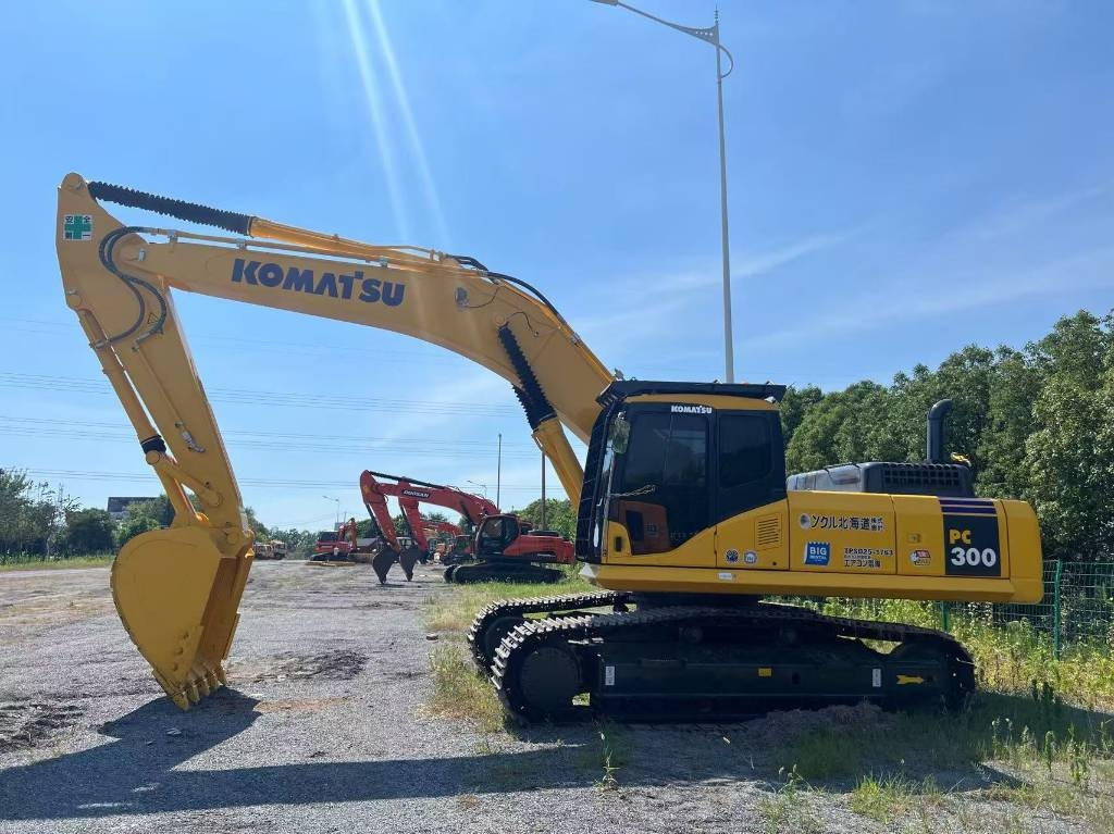 Komatsu PC 300 - حفارات زحافة: صور 1 Komatsu PC 300 - حفارات زحافة: صور 1