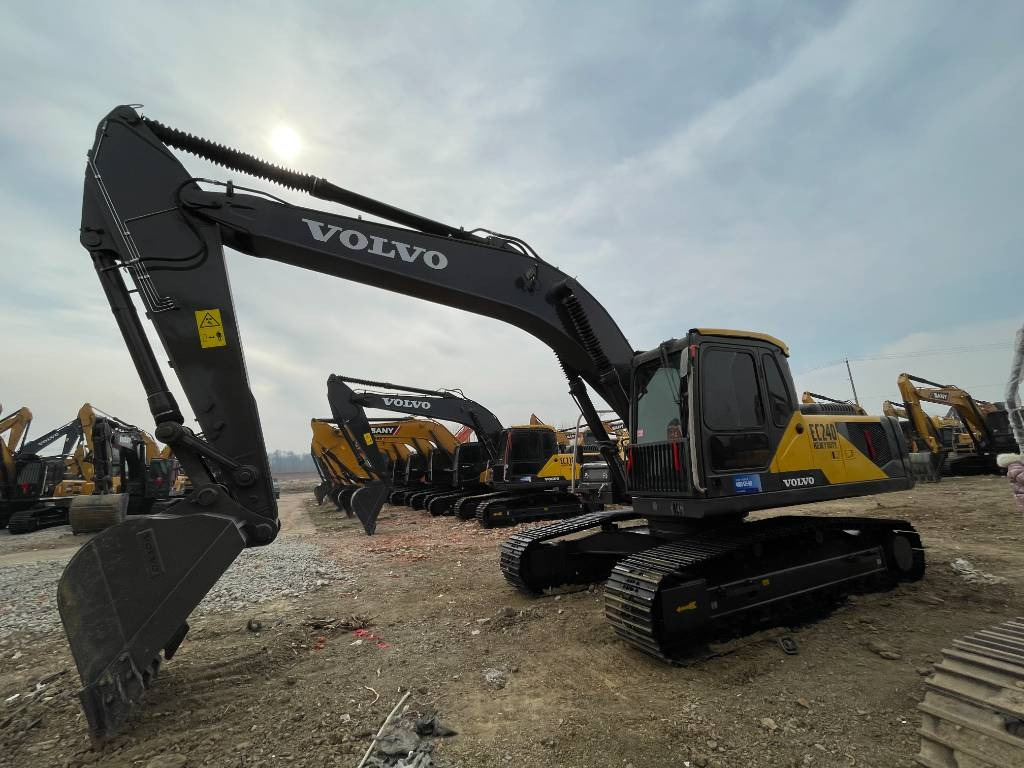 Volvo EC 240 - حفارات زحافة: صور 1 Volvo EC 240 - حفارات زحافة: صور 1